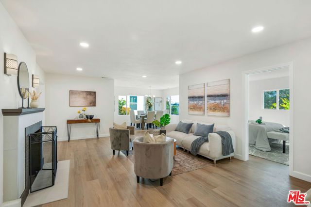 4933 W 20th Street, Los Angeles CA: https://media.crmls.org/mediaz/983e2771-fb67-450f-8bbb-fff7fd200c3e.jpg