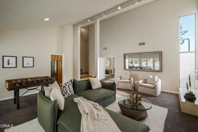 Detail Gallery Image 8 of 43 For 3033 Hopeton Rd, La Crescenta,  CA 91214 - 3 Beds | 2 Baths