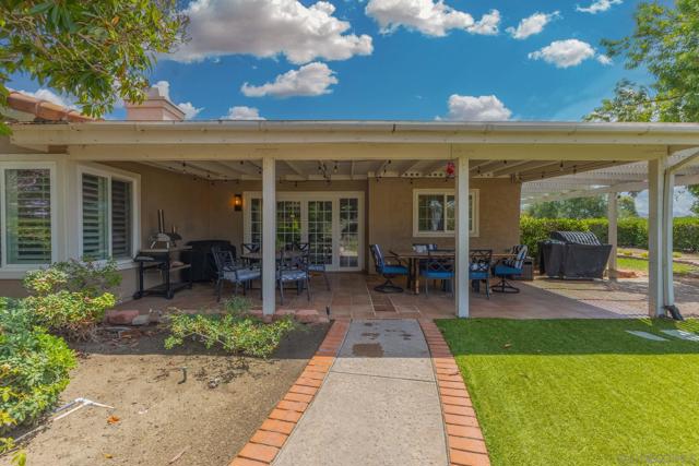 3445 Lomas Serenas Dr, Escondido CA: https://media.crmls.org/mediaz/983fb481-6fe3-4990-abb6-037160e77e59.jpg