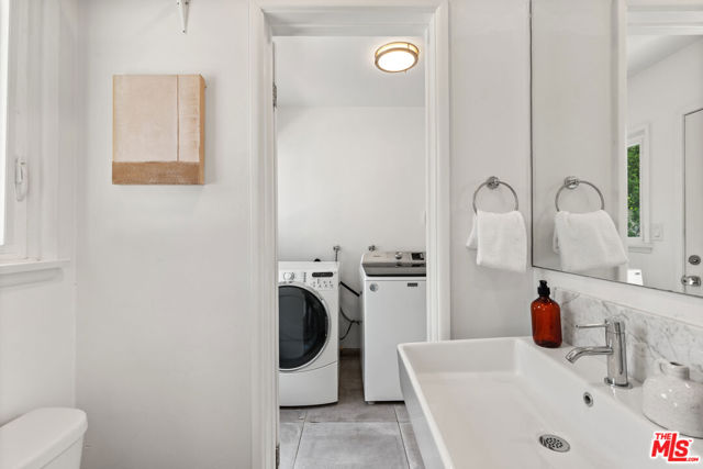 5821 W 75TH Street, Los Angeles CA: https://media.crmls.org/mediaz/98402ac8-4a81-4c91-96f3-5f66aeb3d39a.jpg