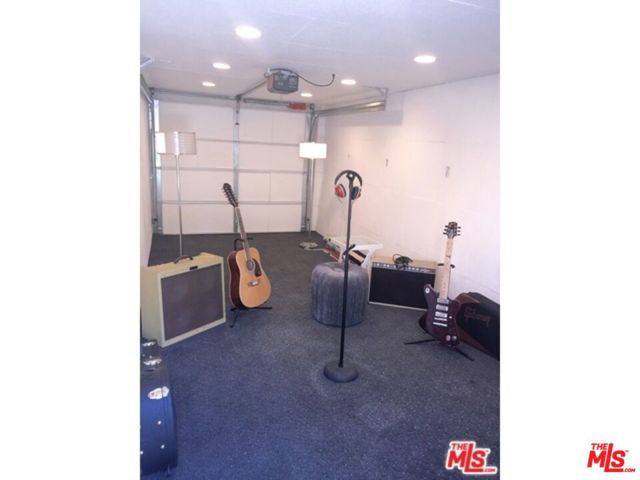 5375 Raphael Street, Los Angeles CA: https://media.crmls.org/mediaz/98406123-bde0-428a-a800-cf9fface5aea.jpg