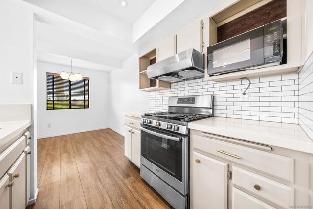 9302 Twin Trails Dr, San Diego CA: https://media.crmls.org/mediaz/9840664c-3a85-4b13-91ce-4f8b398a3d13.jpg