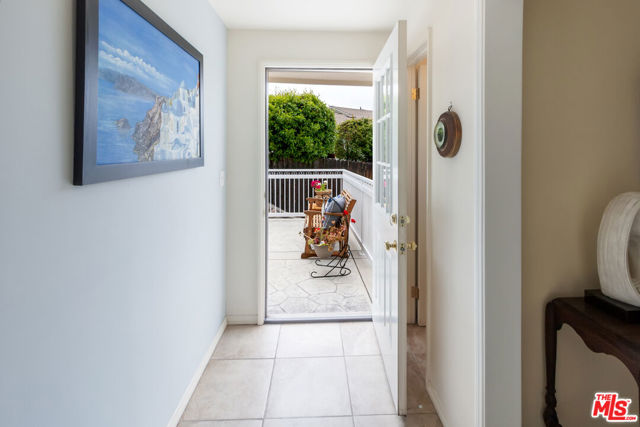 2916 Henrietta Avenue, La Crescenta CA: https://media.crmls.org/mediaz/9841447c-cb0f-4205-996b-80dff0edffb0.jpg