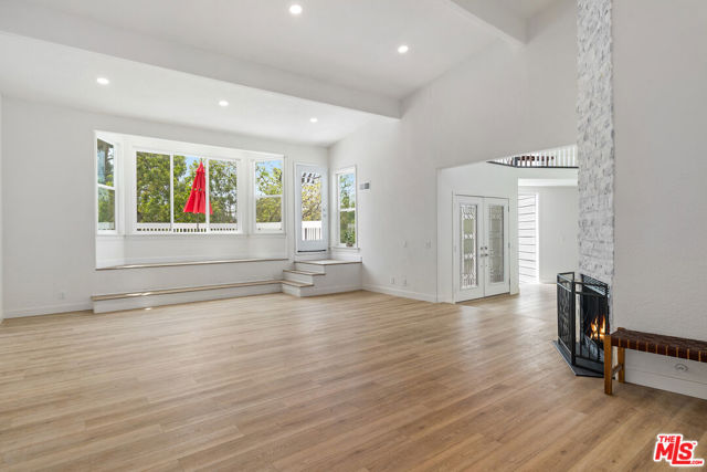 19555 Oxnard Street, Tarzana CA: https://media.crmls.org/mediaz/9841b5fc-324e-4fa9-9edb-ecd4b6419a70.jpg