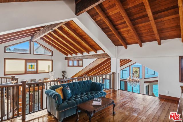 7007 Birdview Avenue, Malibu CA: https://media.crmls.org/mediaz/9841ea7e-2b35-434d-96c8-52437eddadd5.jpg