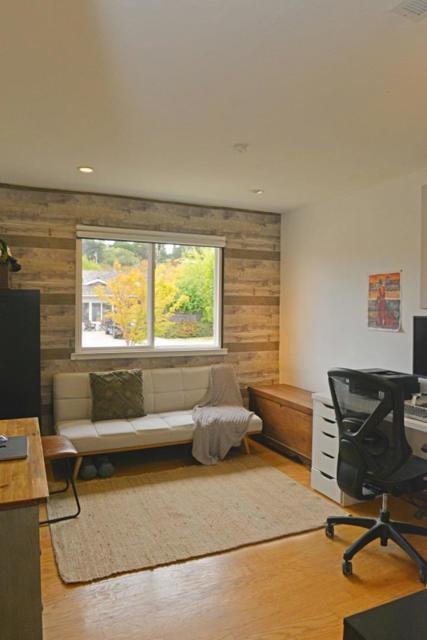 3308 Sycamore Place, Carmel CA: https://media.crmls.org/mediaz/98420b95-2580-4153-9838-05a35a9853b8.jpg