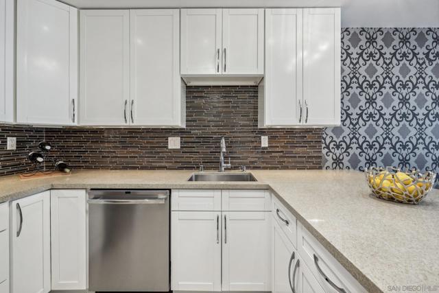 Image 14 of 42 For 2920 Columbia St  E