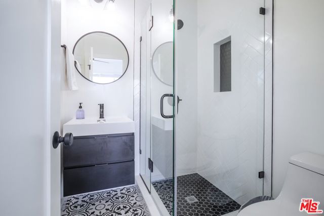 329 N Alexandria Avenue, Los Angeles CA: https://media.crmls.org/mediaz/9843114f-7aad-4913-8f25-b595ae8f92ba.jpg