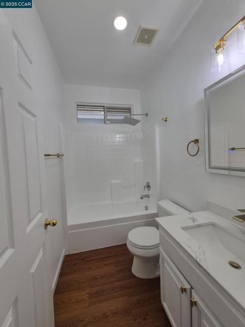 1870 Zurlo Way, Sacramento CA: https://media.crmls.org/mediaz/98445720-350b-4779-a87d-017c7ae26365.jpg