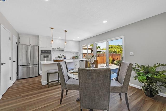 1942 Sherman Dr, Union City CA: https://media.crmls.org/mediaz/98447a31-2b4d-4c56-9c0c-109e65cf5acd.jpg