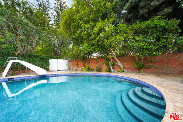 5111 Babcock Avenue, Valley Village CA: https://media.crmls.org/mediaz/984489f9-97d8-48a5-b62c-d6b8338ee5a9.jpg