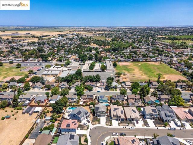 4670 Fuschia Way, Oakley CA: https://media.crmls.org/mediaz/984528de-1d99-4fdb-a4a3-f6e2f30ceaed.jpg