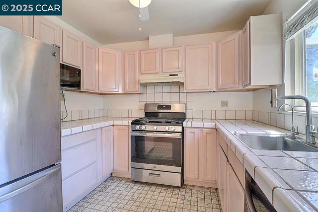 2465 Buena Vista Ave, Walnut Creek CA: https://media.crmls.org/mediaz/98453c32-1821-4de1-a395-b78b4b4cf7fe.jpg