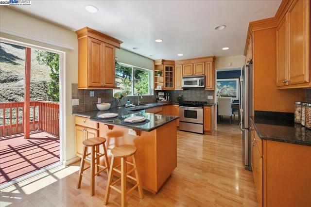 3457 Hackamore Dr, Hayward CA: https://media.crmls.org/mediaz/984566bf-4f8a-42e0-94e6-94689579a199.jpg