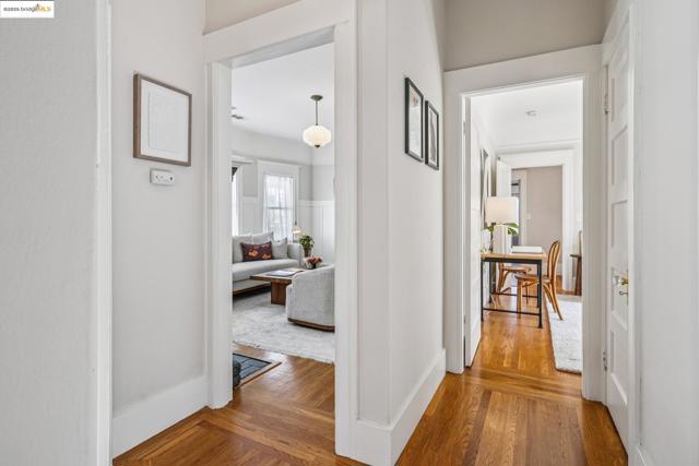 478 43rd St, Oakland CA: https://media.crmls.org/mediaz/98458aec-7c63-4fee-a625-932ebe8a62eb.jpg