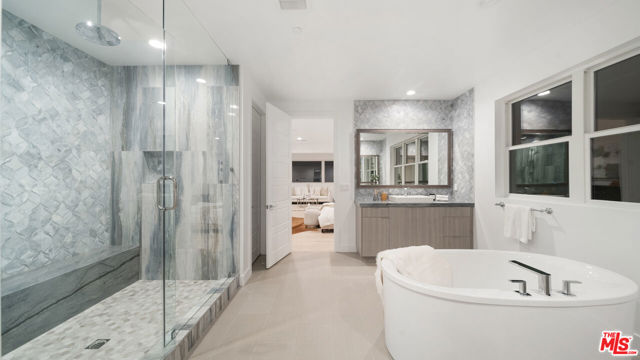 11782 N Hillsborough Lane, Porter Ranch CA: https://media.crmls.org/mediaz/984599fa-e132-4e70-adda-5204813f9319.jpg