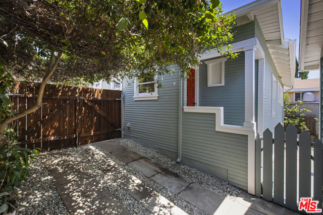5928 Meridian Street, Los Angeles CA: https://media.crmls.org/mediaz/9845e05b-cea1-4005-ac02-9325b71276ba.jpg