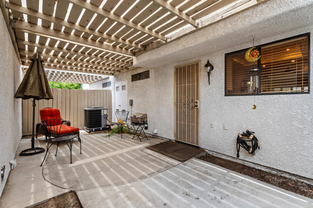 34324 Laura Way, Rancho Mirage CA: https://media.crmls.org/mediaz/984644be-69aa-4cd1-bf8a-226d65a65174.jpg