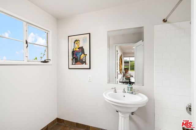 4310 Cedarhurst Circle, Los Angeles CA: https://media.crmls.org/mediaz/9846d56b-8401-4525-bafe-41df5abbf22c.jpg