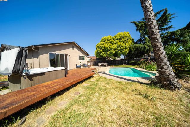 34505 Salinas Pl, Fremont CA: https://media.crmls.org/mediaz/98472cc8-8af4-4dce-86d7-7a0b57679696.jpg