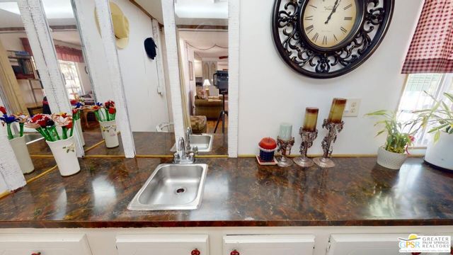 18555 Roberts Road, Desert Hot Springs CA: https://media.crmls.org/mediaz/98476437-5d33-4e0e-a63d-b6ef486d0a23.jpg