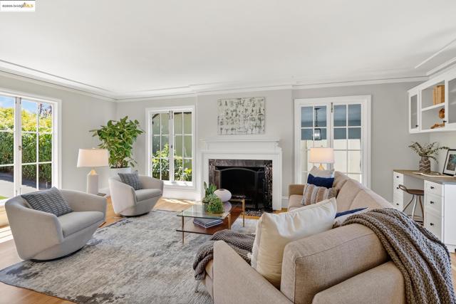 1145 Mandana Blvd, Oakland CA: https://media.crmls.org/mediaz/9848f81f-3688-4cf3-812d-207da32f04d6.jpg