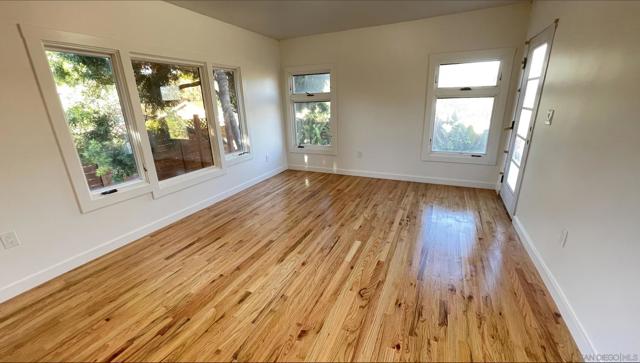 366 Palm Ave, Chula Vista CA: https://media.crmls.org/mediaz/9849de62-f47b-484f-8267-964e73de1227.jpg