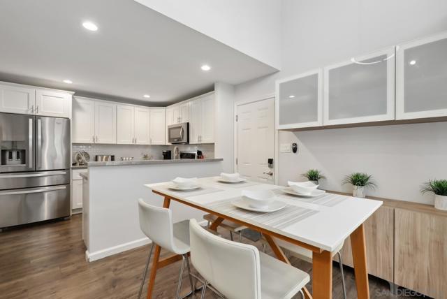 6951 Quiet Cove Dr, Carlsbad CA: https://media.crmls.org/mediaz/9849ef75-85cb-4355-9e5a-0d522b5de678.jpg