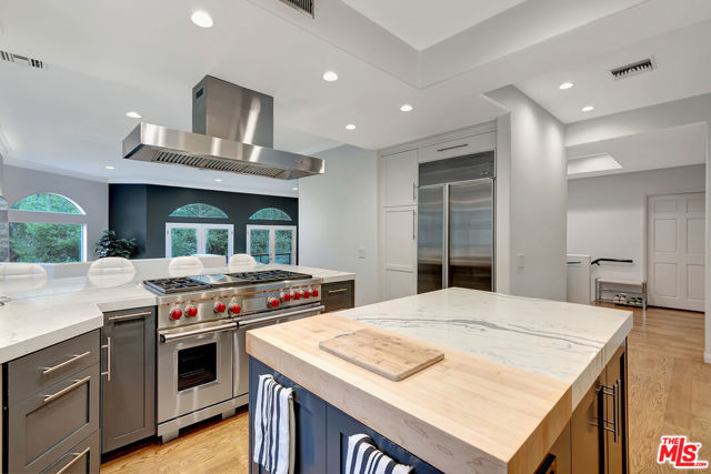 4102 Cachalote Street, Woodland Hills CA: https://media.crmls.org/mediaz/984a00a9-e1d8-4e63-8b0d-11eef5c0bde3.jpg