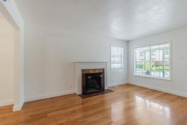 2940 Somerset Ave, Castro Valley CA: https://media.crmls.org/mediaz/984b22e4-964c-4ee9-91cc-cab778ce553d.jpg