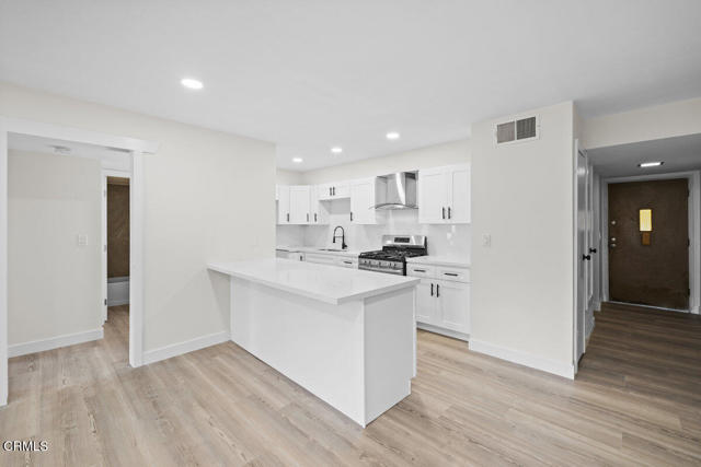 566 Ebbtide Circle, Port Hueneme CA: https://media.crmls.org/mediaz/984b74b5-77e1-4866-aa2c-a763dab6ef0d.jpg