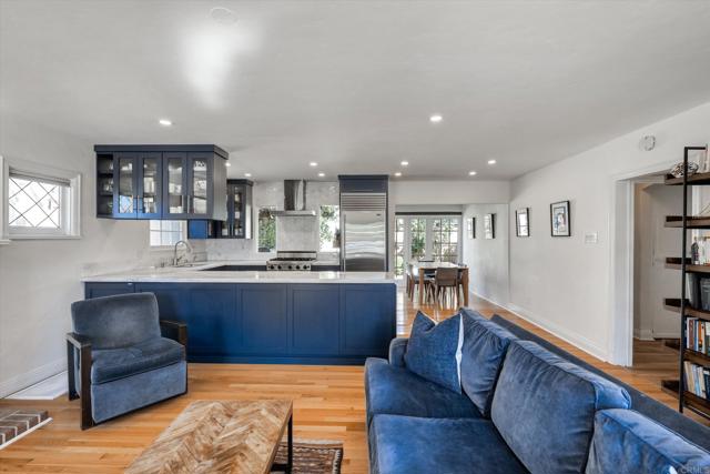 Detail Gallery Image 7 of 42 For 1818 Sunset Blvd, –,  CA 92103 - 2 Beds | 2 Baths