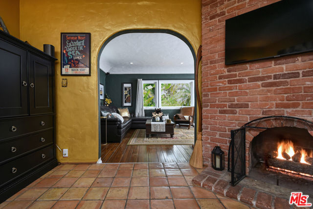 10344 Woodbridge Street, Toluca Lake CA: https://media.crmls.org/mediaz/984bacd7-0dad-421f-bd51-aceb00485e57.jpg
