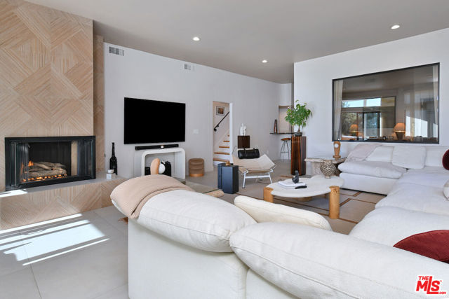 130 Dapplegray Road, Bell Canyon CA: https://media.crmls.org/mediaz/984bca8a-e585-48af-bcc1-1bb83135dd43.jpg