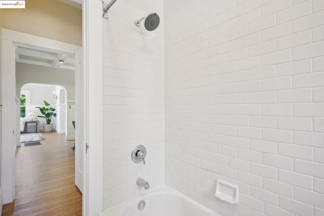 320 Forest St, Oakland CA: https://media.crmls.org/mediaz/984c01f2-458f-4004-91e4-a03530c4923c.jpg