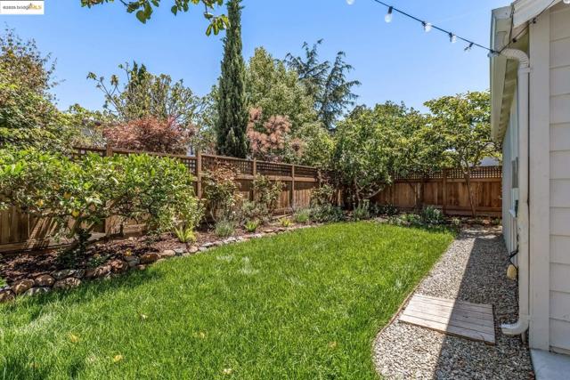 1708 Derby St, Berkeley CA: https://media.crmls.org/mediaz/984c2d00-2f33-4c82-8e47-2cd699c1a6fe.jpg