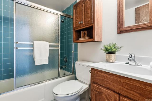 6960 Via Estrada, La Jolla CA: https://media.crmls.org/mediaz/984d1bb3-06db-4b76-91e0-19c9c5e05c5b.jpg