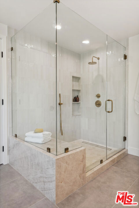 4949 Sancola Avenue, Toluca Lake CA: https://media.crmls.org/mediaz/984de288-eff5-4c31-a2c7-5b6103026f47.jpg