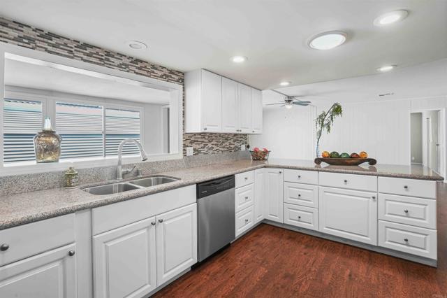 3439 Don Lorenzo Drive, Carlsbad CA: https://media.crmls.org/mediaz/984e5301-37ac-4574-a1c5-5ba6fe9d5f3e.jpg
