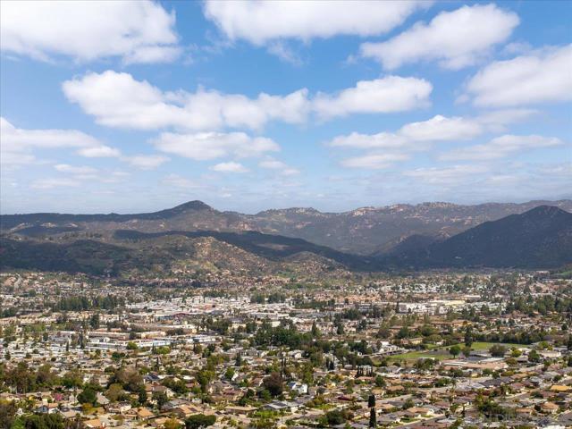 815 Boyle Ave, Escondido CA: https://media.crmls.org/mediaz/984ec12c-4251-4547-a33a-5c3abd29ba86.jpg