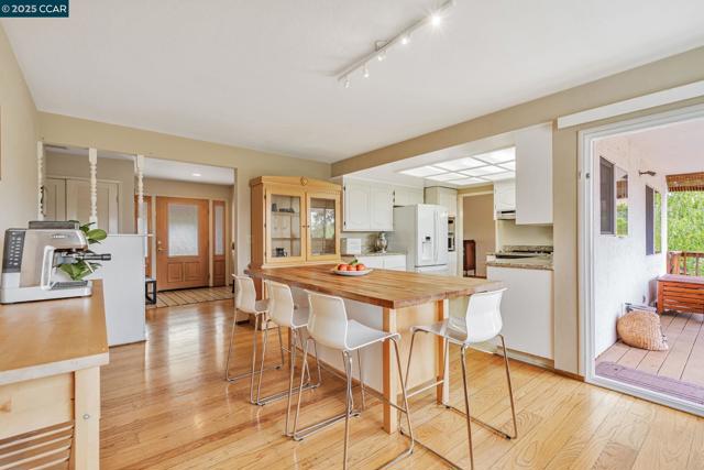 92 Gaywood Pl, Moraga CA: https://media.crmls.org/mediaz/984f0fca-91a6-45f7-8940-8e11922ab9cd.jpg