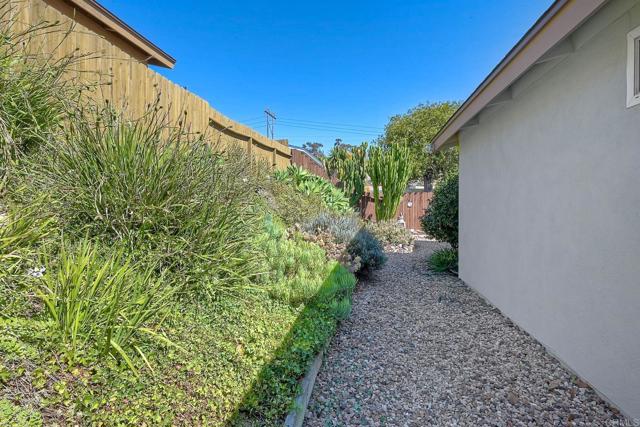 3711 Mira Pacific Drive, Oceanside CA: https://media.crmls.org/mediaz/984f293a-ce5a-4d57-854d-52d53eb9a9f3.jpg