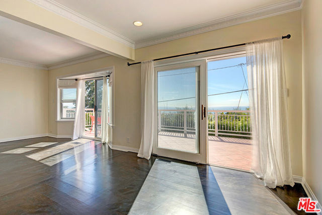 7009 RINDGE Avenue, Playa del Rey CA: https://media.crmls.org/mediaz/984f7cda-faf7-4156-b390-3478f87992bb.jpg