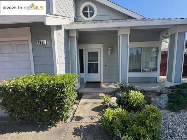 1961 Hemlock, Oakley CA: https://media.crmls.org/mediaz/985003c5-1764-4c2f-acfa-cf0ac44a6089.jpg