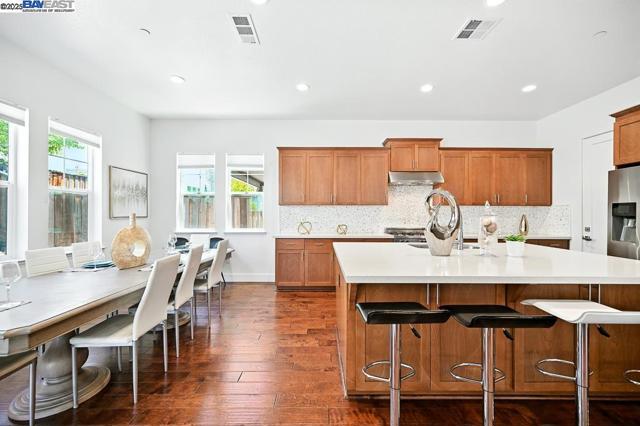 2100 Carbondale, Dublin CA: https://media.crmls.org/mediaz/98501b7c-f0bc-4c7b-bb38-5f4408bd6628.jpg