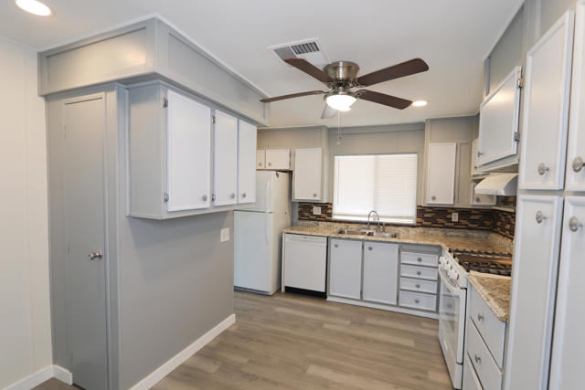 18555 Roberts Road, Desert Hot Springs CA: https://media.crmls.org/mediaz/98505784-81d5-4784-a720-c61db30513de.jpg