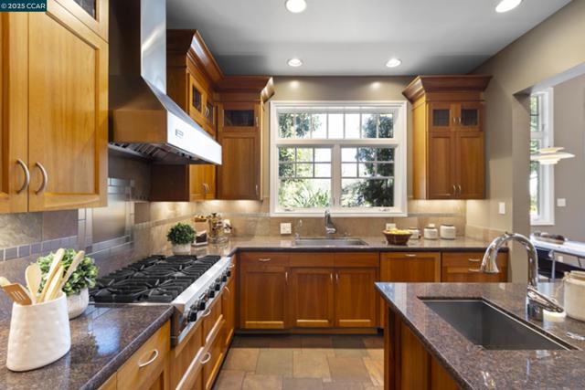350 Pine Creek Rd, Walnut Creek CA: https://media.crmls.org/mediaz/9850c56c-6544-46b1-ae86-79cdf968200a.jpg