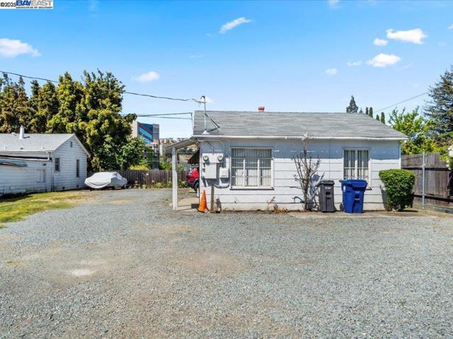 19979 Wisteria St, Castro Valley CA: https://media.crmls.org/mediaz/9850d4c9-8eaf-444a-8363-508faca042b8.jpg
