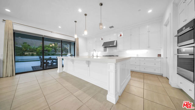 12553 N Ridgeline Road, Porter Ranch CA: https://media.crmls.org/mediaz/9850e0c9-a825-4aa4-af6b-8fb7fe1c69ce.jpg