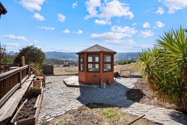 20101 Panoche Road, Paicines CA: https://media.crmls.org/mediaz/9851217d-99f9-475e-8080-a5fb2b155da7.jpg